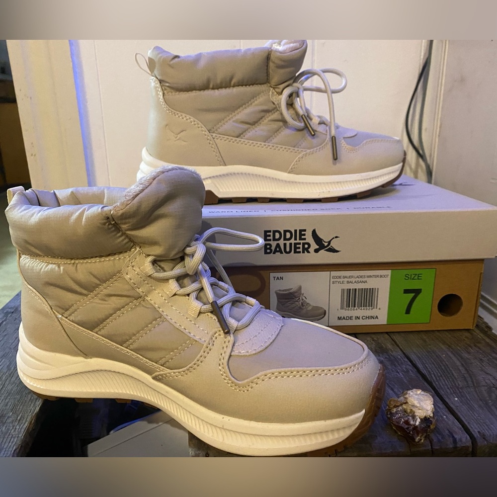 New in Box Eddie Bauer Womens Boots size 7